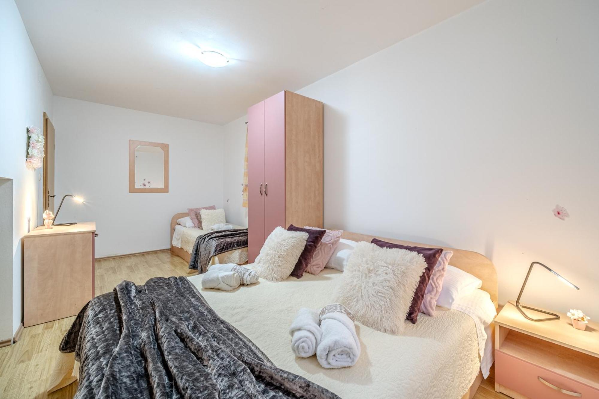 Apartment Milna - With Swimming Pool & Amazing Seaviews, Above Bijaka Beach المظهر الخارجي الصورة