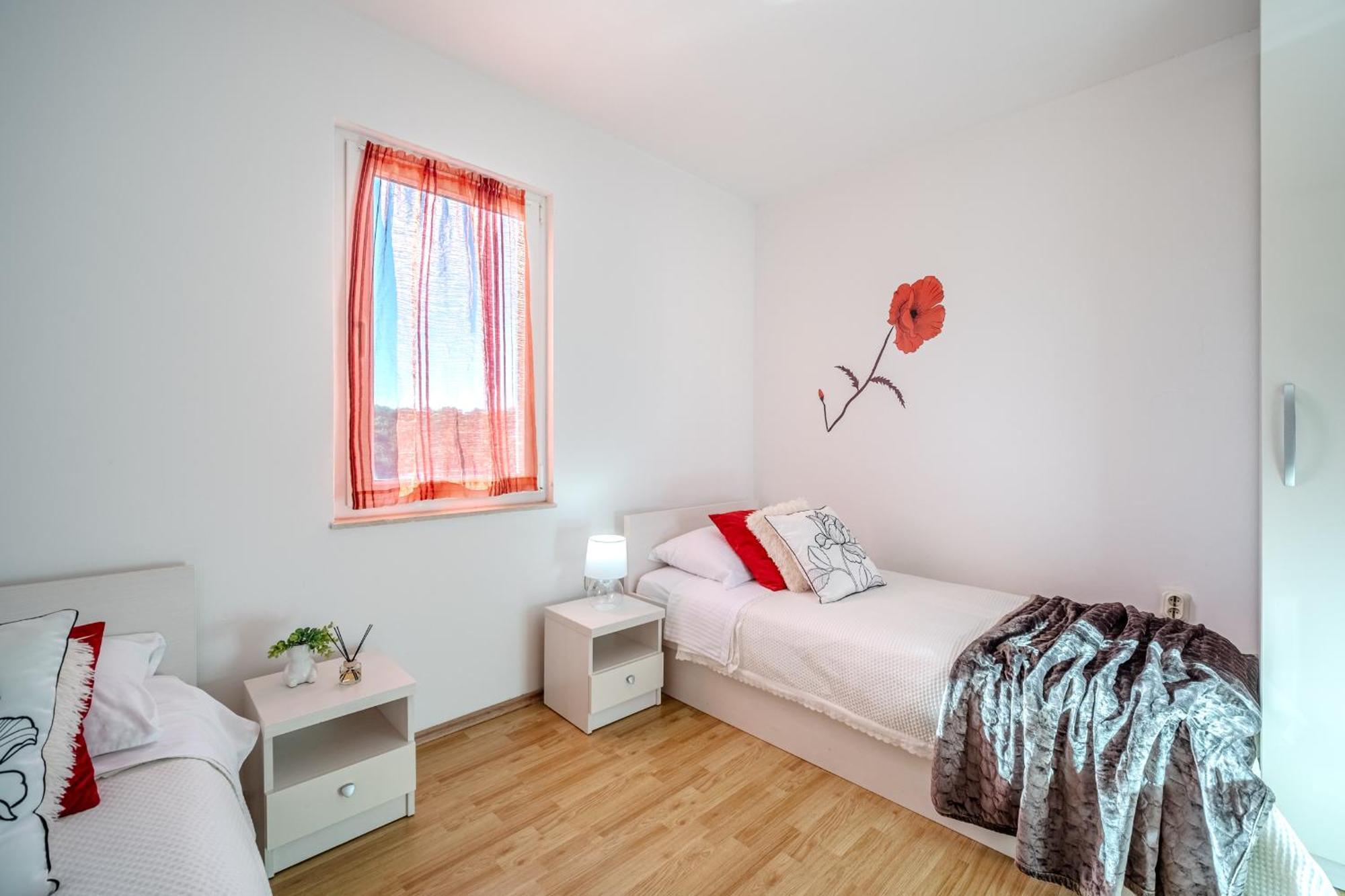 Apartment Milna - With Swimming Pool & Amazing Seaviews, Above Bijaka Beach المظهر الخارجي الصورة