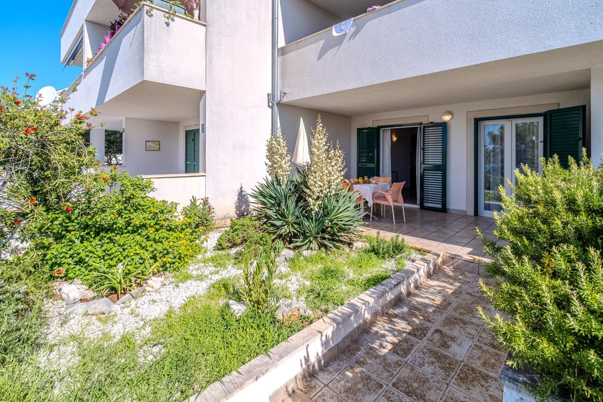 Apartment Milna - With Swimming Pool & Amazing Seaviews, Above Bijaka Beach المظهر الخارجي الصورة