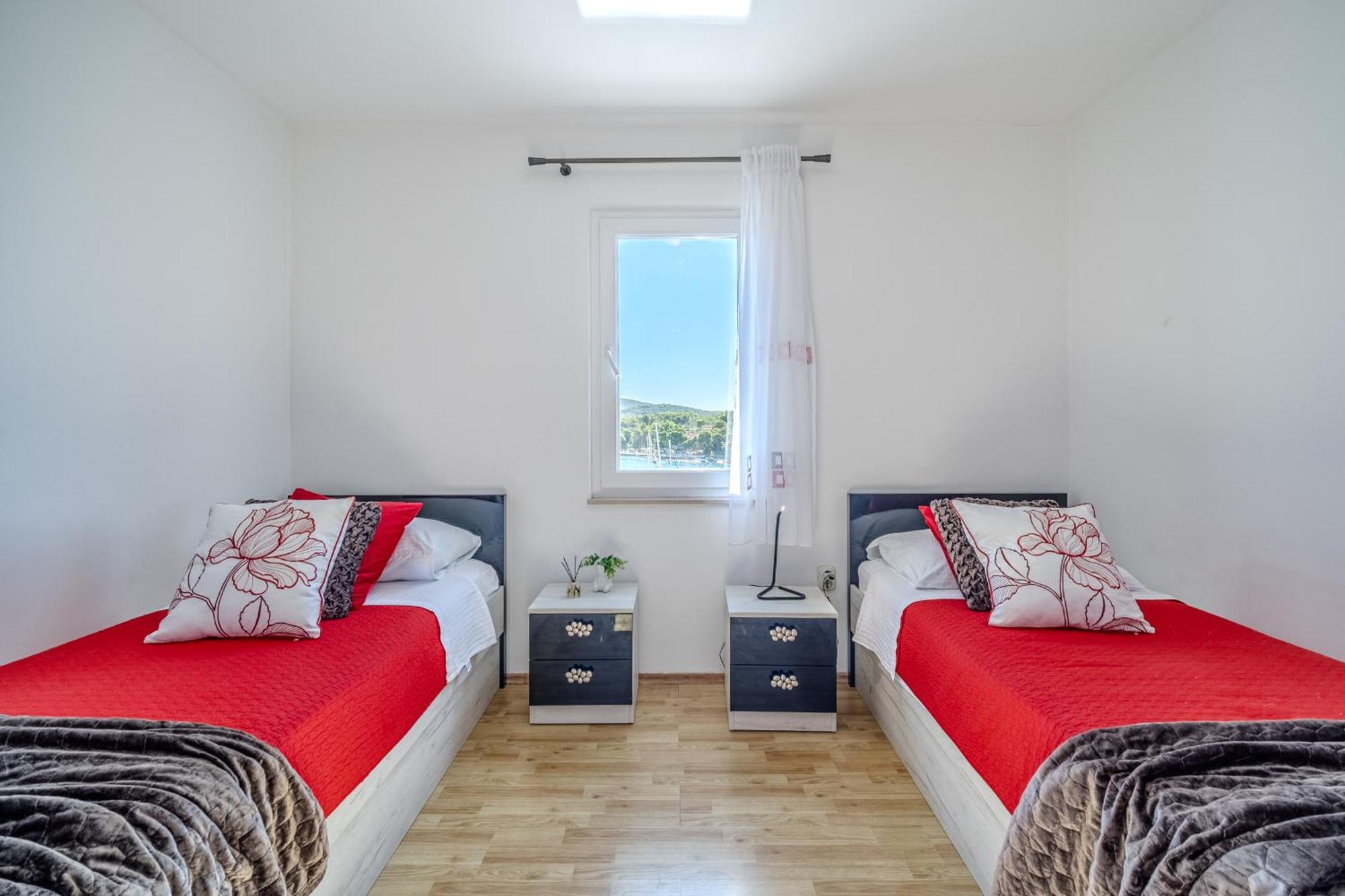 Apartment Milna - With Swimming Pool & Amazing Seaviews, Above Bijaka Beach المظهر الخارجي الصورة