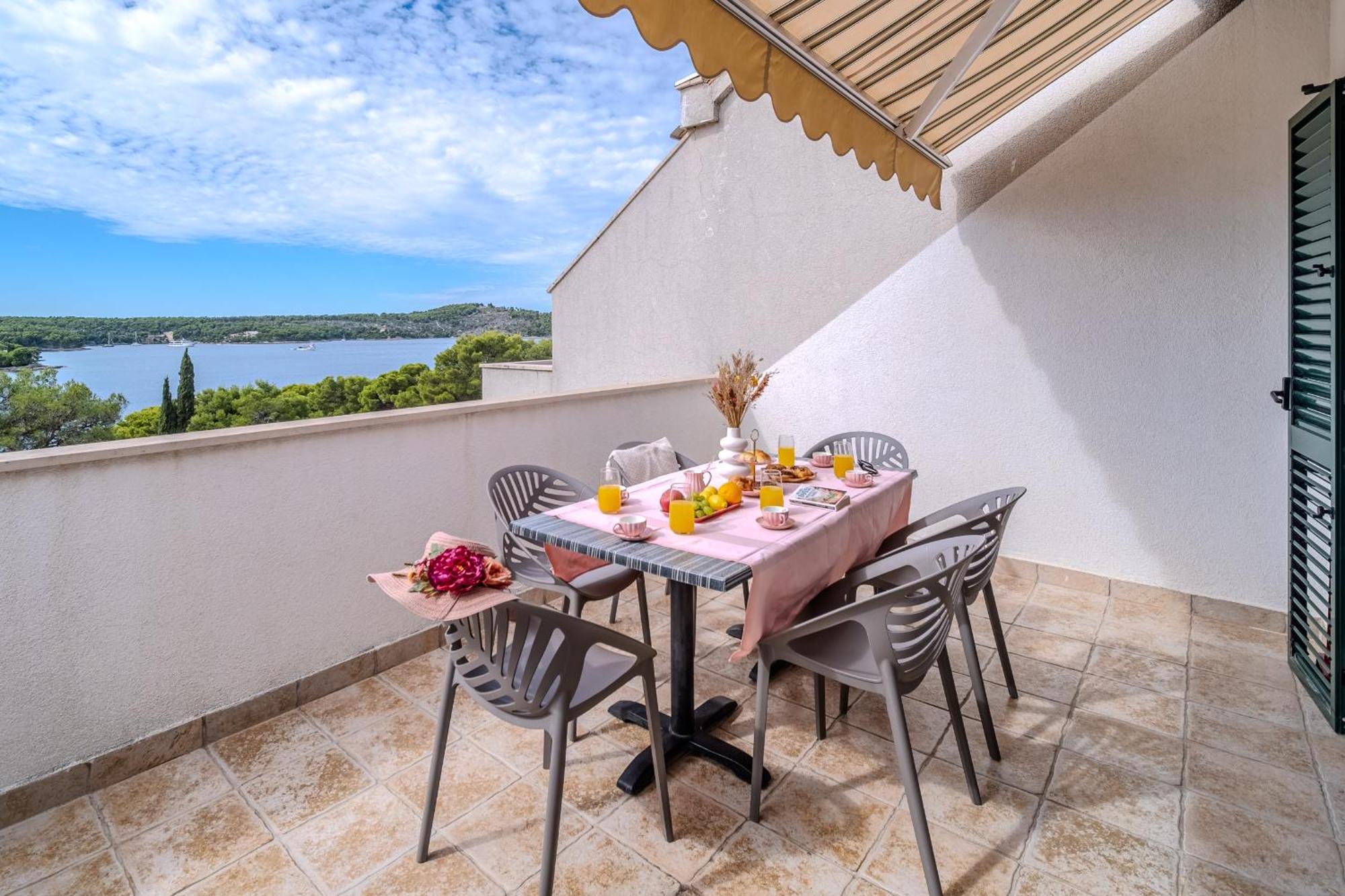 Apartment Milna - With Swimming Pool & Amazing Seaviews, Above Bijaka Beach المظهر الخارجي الصورة
