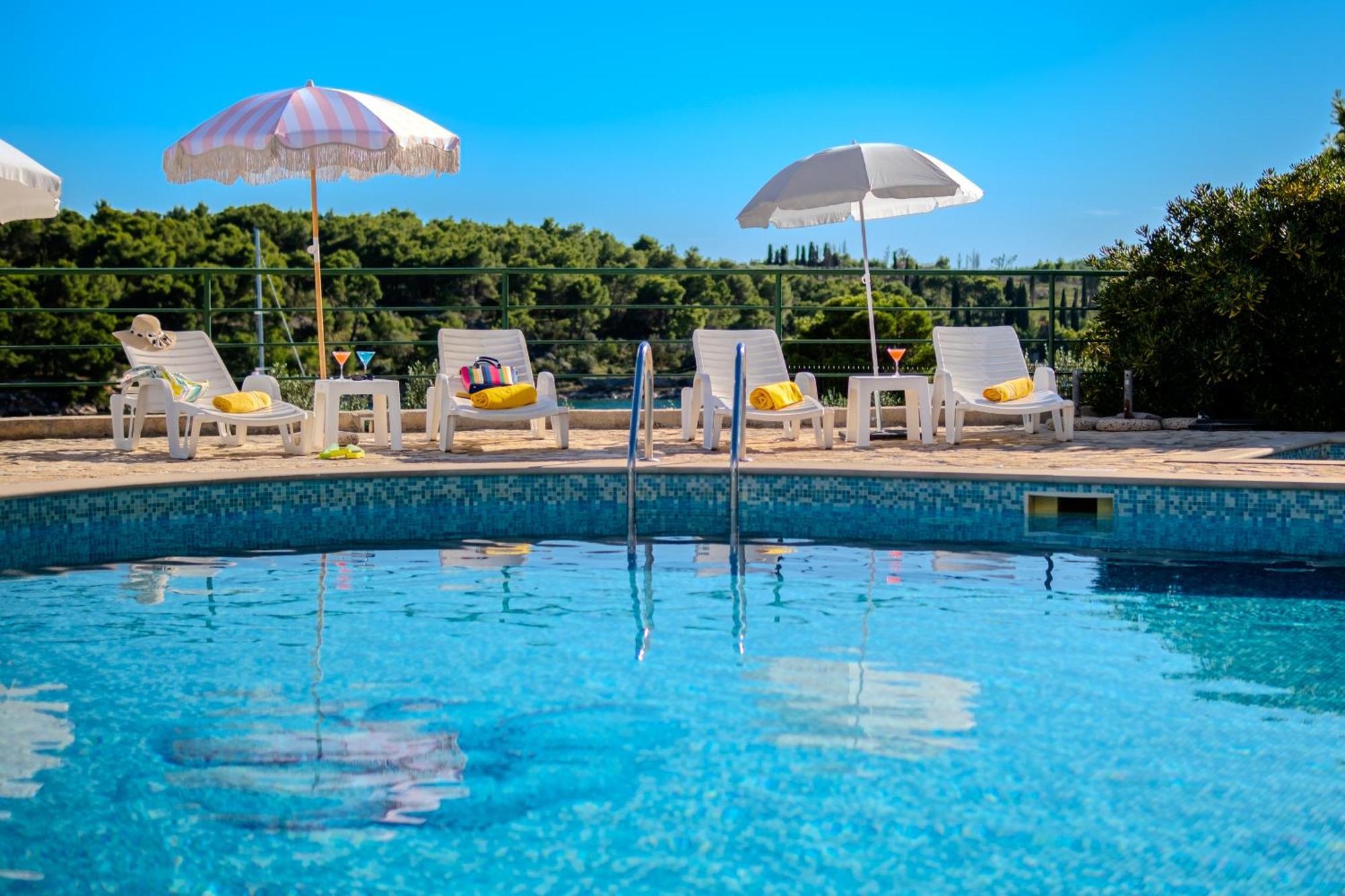 Apartment Milna - With Swimming Pool & Amazing Seaviews, Above Bijaka Beach المظهر الخارجي الصورة